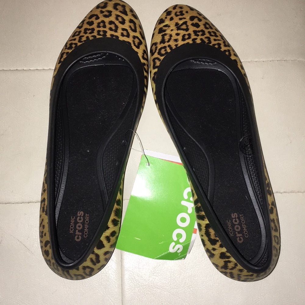 NEW Crocs Lina Graphic Flats Size 7